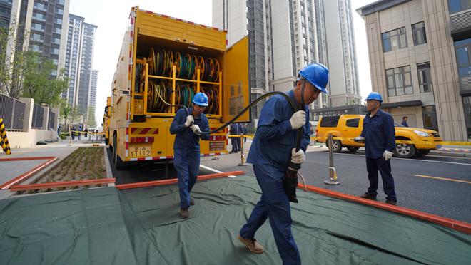 又来了❗滕哈赫循环：输球→输更多球→绝杀赢球→保住工作→输球